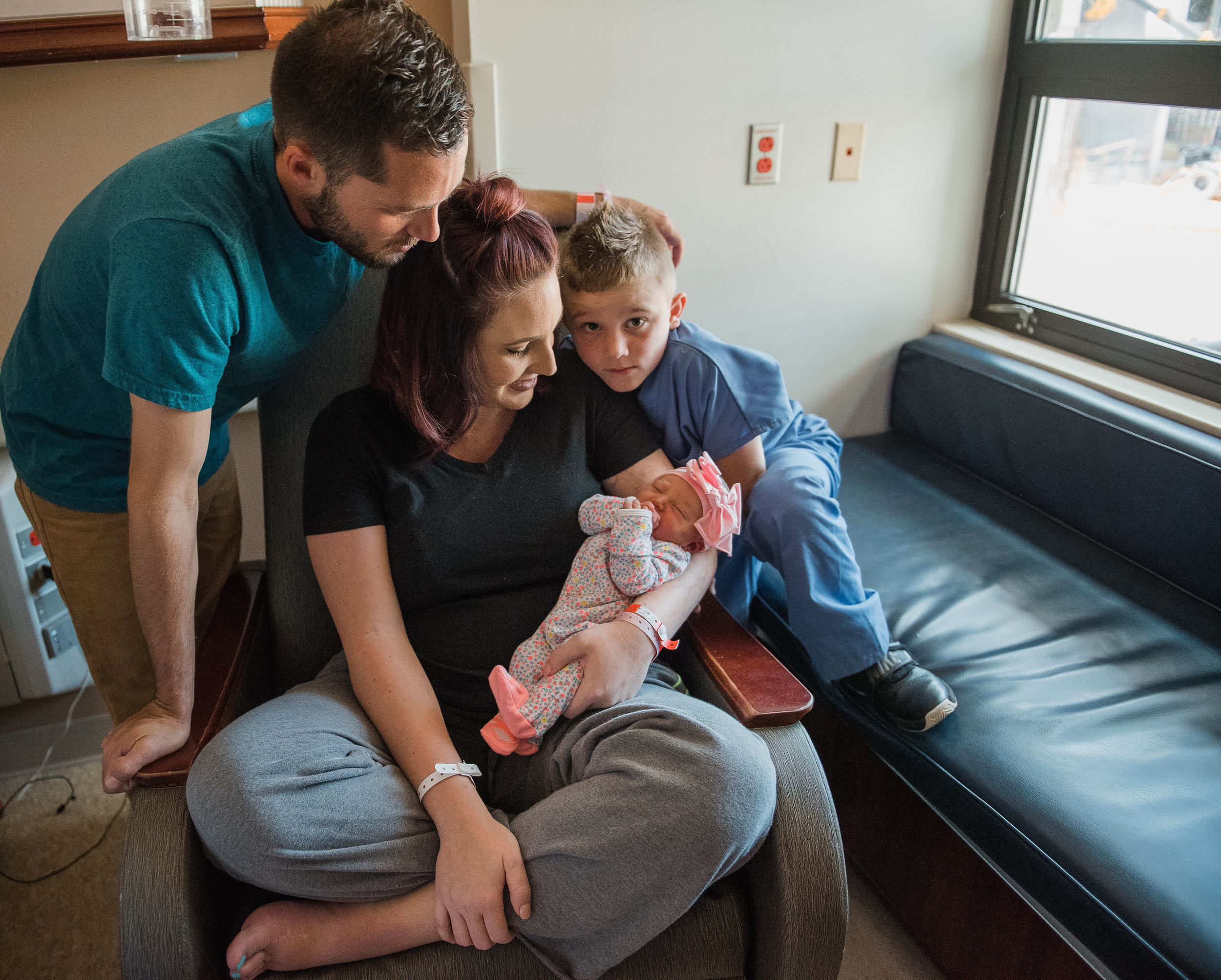 mom, dad and brother with baby-pensacola newborn photographer