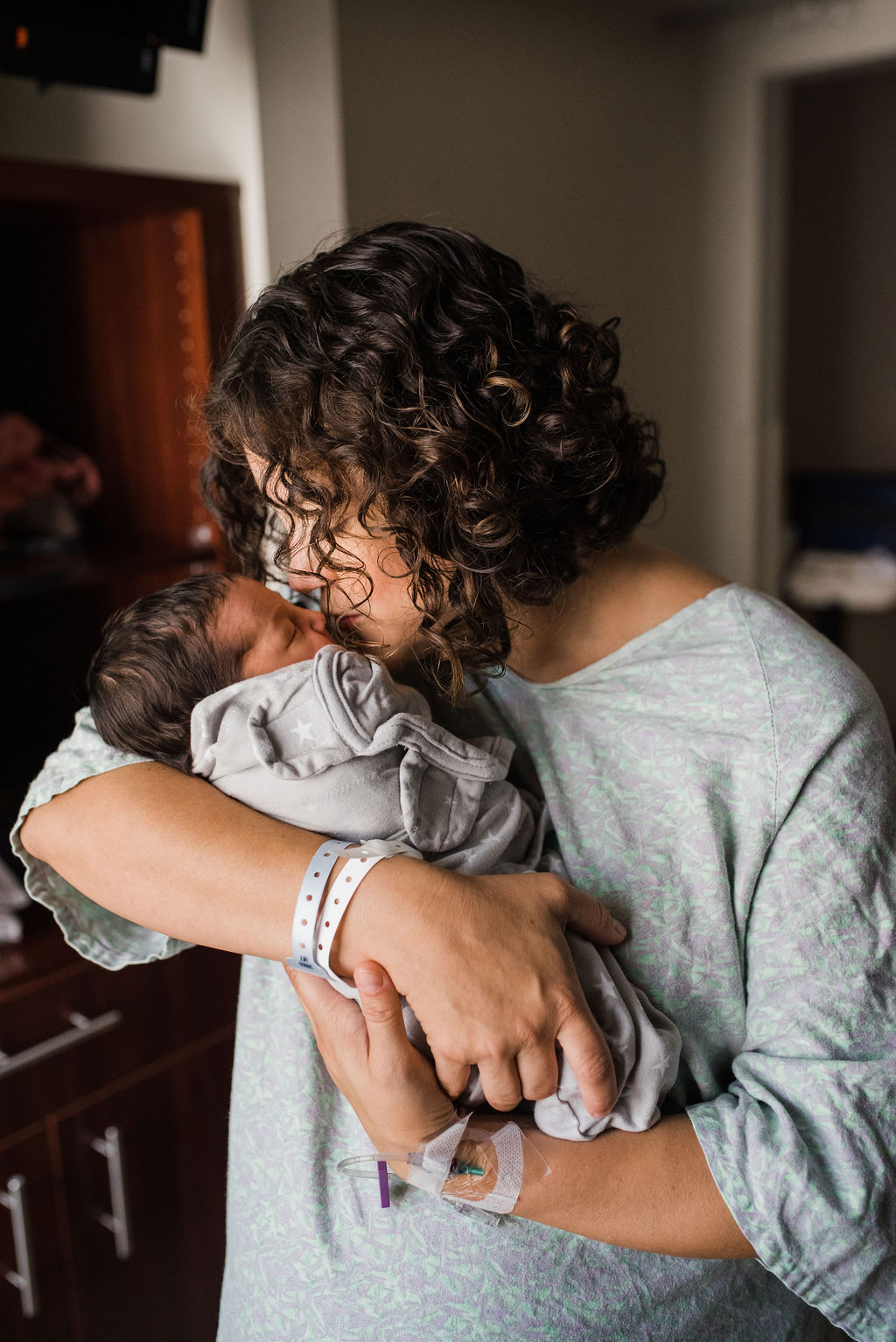 mom with newborn-pensacola newborn photographer