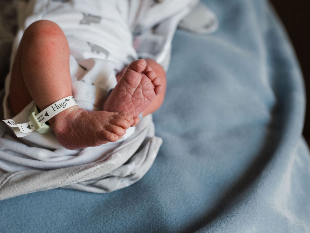 newborn feet-pensacola newborn photographer