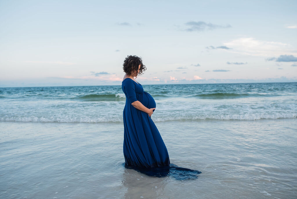 mom by water-Pensacola Maternity Photographer-Ann Mangum Photography