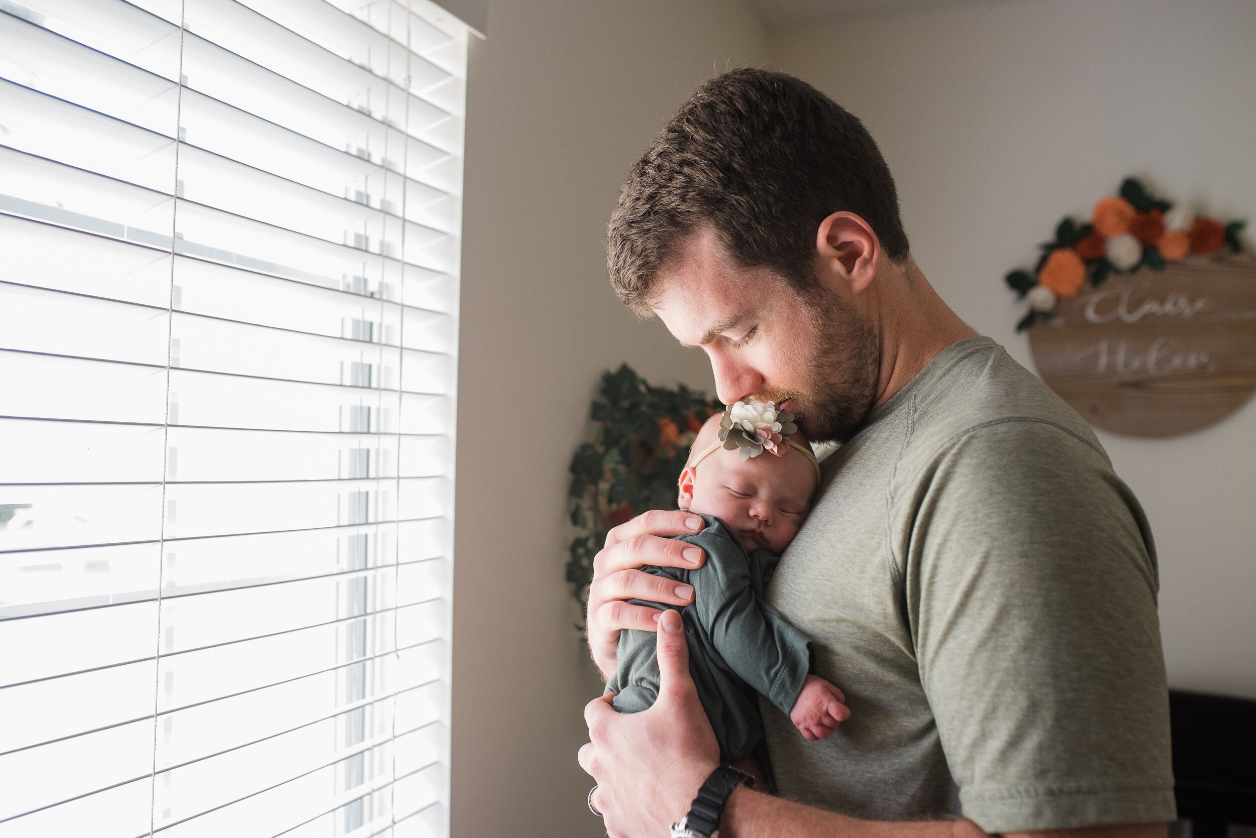 dad kissing baby-pensacola newborn photographer-Pensacola Newborn Photographer-Ann Mangum Photography