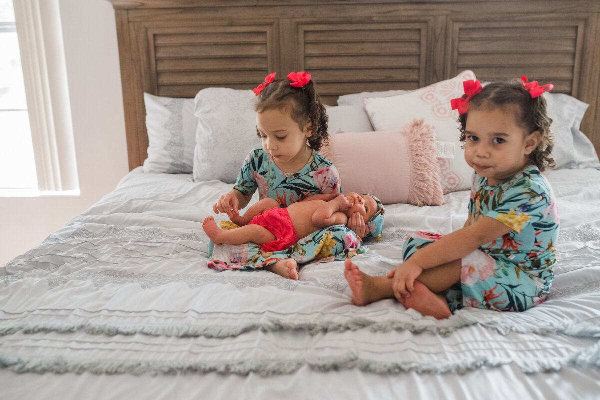 toddlers on bed-pensacola newborn photographer
