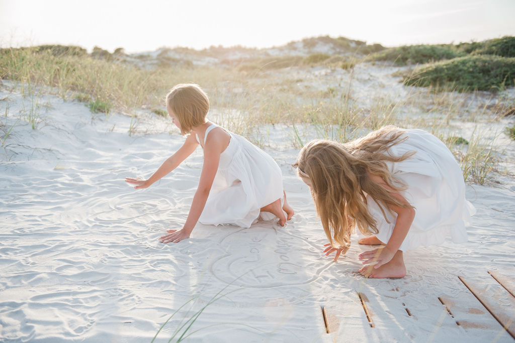 girls digging in sand-pensacola family photographer-ann mangum photography