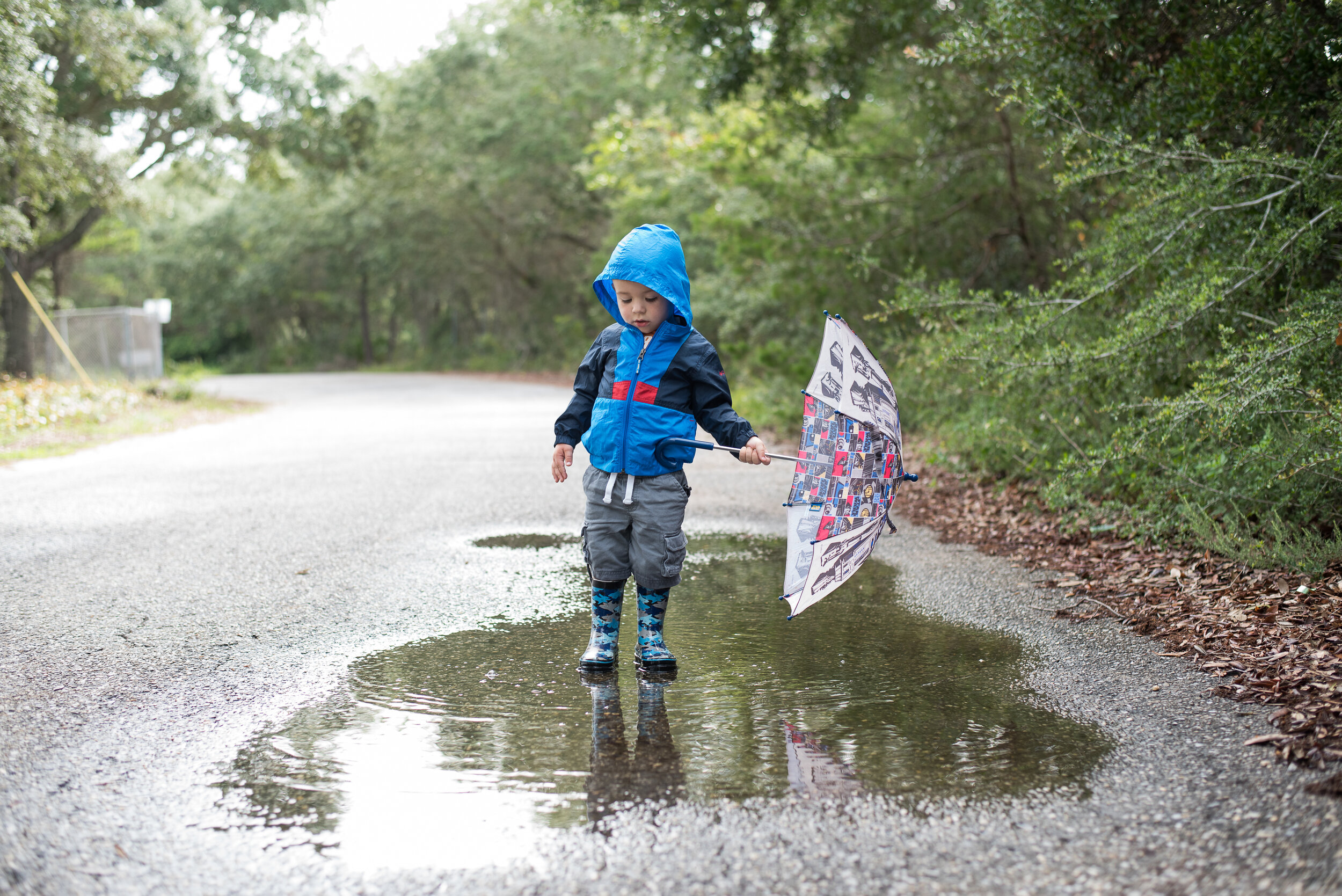 boy with umbrella-pensacola family photographer-Ann Mangum Photography