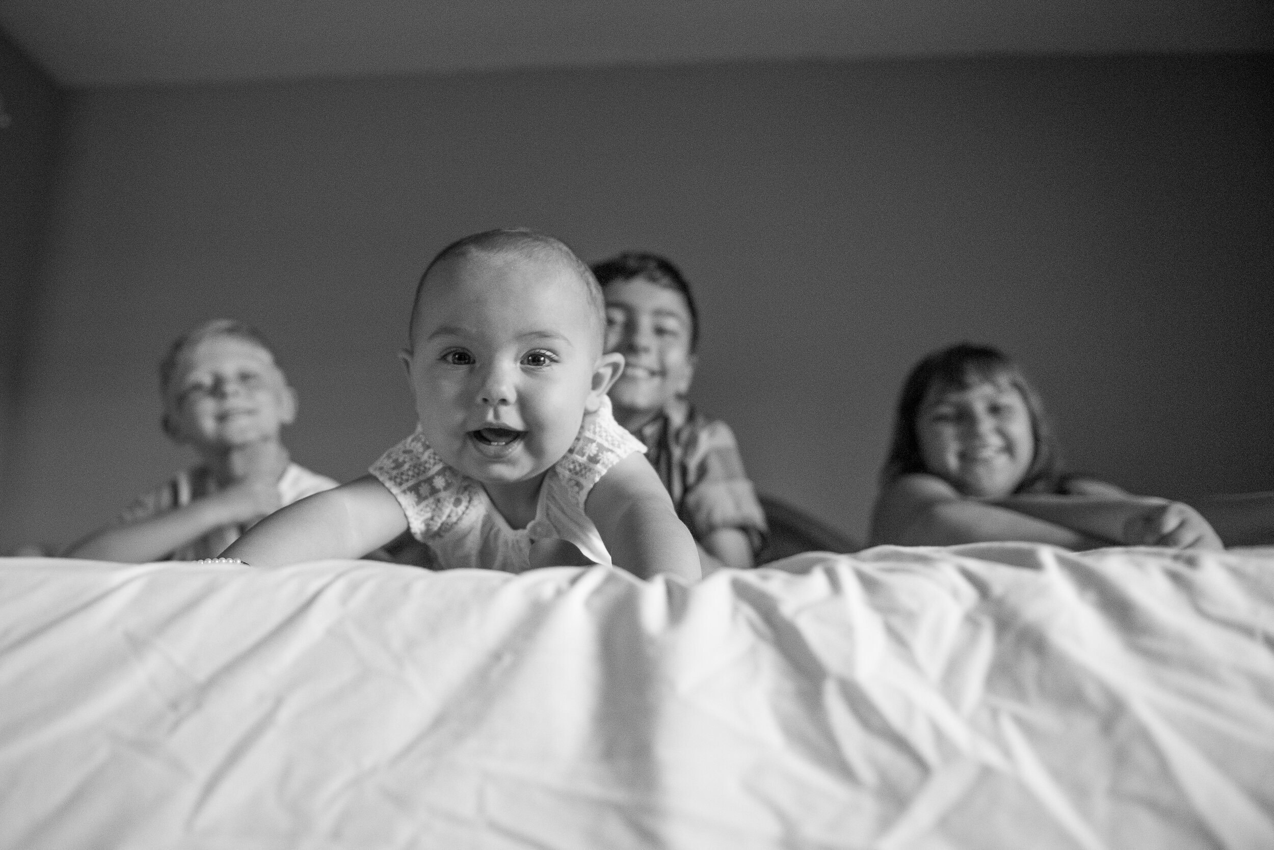 kids on bed-pensacola family photographer